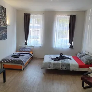 Апартаменты Skorkovskeho Business 