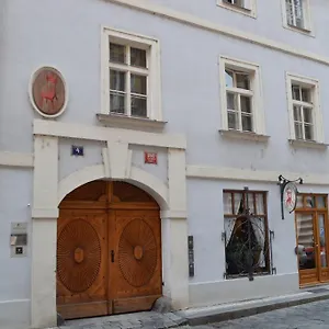 U Cervene Zidle - Red Chair Praag