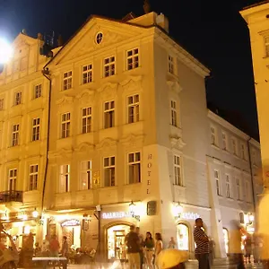 Old Town Square By Emblem Lejlighedshotel